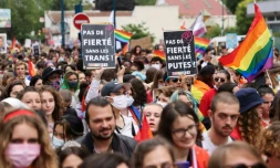 Participants à "la marche des fiertés" le 26 juin 2021 à Paris