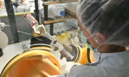 Préparation d'une chimiothérapie, dans un laboratoire de La Rochelle, le 17 mars 2017