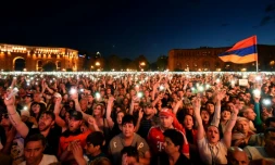 Des milliers de partisans de l'opposition rassemblés dans le centre d'Erevan le 1er mai 2018