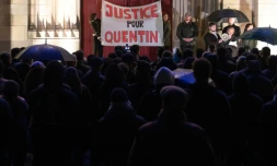 Une cérémonie d’hommage lors d’un rassemblement en soutien au militant d’extrême droite Quentin Deranque, à Nantes, le 18 février 2026