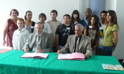 Jeudi 29 avril 2010: Signature de la convention de partenariat entre l'Académie de La Réunion et les Taaf (photo: Rectorat)