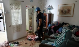 Des taches de sang sur le sol d'une maison du kibboutz Nir Oz, proche de la frontière avec la bande de Gaza, photographié le 19 octobre 2023, après l'attaque du 7 octobre par le Hamas