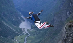 20 seconds of joy ( (Photos : Simen Berg - Red Bull Photofiles)