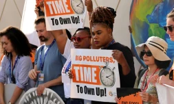 Des manifestants opposés aux énergies fossiles, sur le site de la COP28 à Dubaï, le 5 décembre 2023
