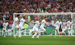 Le défenseur anglais Kieran Trippier vient d'ouvrir le score sur coup franc contre la Croatie en demi-finale du Mondial, le 11 juillet 2018 à Moscou 