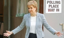 Nicola Sturgeon à la sortie du bureau de vote le 23 juin 2016 à Glasgow