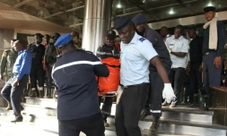 Les corps de victimes de l'attaque de l'hôtel Radisson, évacués le 20 novembre 2015 à Bamako