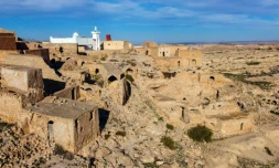 Maisons troglodytes à Ghariane, ville perchée dans les montagnes du nord-ouest de la Libye, le 5 février 2022