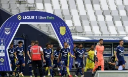 L'entrée sur le terrain des joueurs de Bordeaux et de Nantes pour le match de Ligue 1 au stade Matmut-Atlantique de Bordeaux, le 21 août 2020