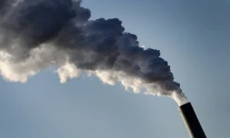 Une cheminée de centrale à charbon à Mannheim, dans le sud-ouest de l'Allemagne, le 23 février 2022