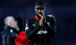 Le défenseur autrichien de Lens Kevin Danso aprÚs la défaite en Ligue des champions contre Arsenal 6-0 à l'Emirates Stadium de Londres, le 29 novembre 2023