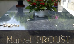 La tombe de Marcel Proust le 14 mai 2004 au Père Lachaise