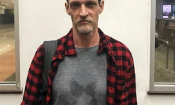 Photo fournie par l'agence de l'immigration indonésienne le 21 juillet 2018 du Français Michaël Blanc à l'aéroport Soekarno-Hatta de Jakarta