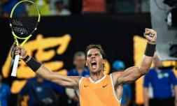 L'Espagnol Rafael Nadal exulte après sa victoire face au Grec Strefanos Tsitsipas en demi-finales de l'Open d'Australie, le 24 janvier 2019 à Melbourne