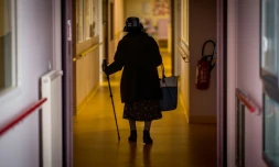 Le confinement dans les Ehpad protège les personnes âgées contre le coronavirus mais peut conduire à un état de détresse parfois fatal