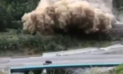 Capture d'écran d'une video montrant l'éboulement dans la vallée de la Maurienne dans les Alpes françaises