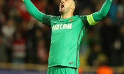 Le gardien de Monaco Danijel Subasic célèbre la qualification de son équipe pour les demi-finales de la Ligue des champions après la victoire contre le Borussia Dortmund 3-1 le 19 avril 2017.