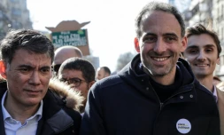 Le premier secrétaire du PS Olivier Faure (à gauche) et l'essayiste Raphaël Glucksmann (à droite), lors de la marche pour le climat, à Paris le 16 mars 2019