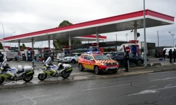 Des policiers sur les lieux où un homme a ouvert le feu depuis sa voiture, le 23 octobre 2026 à Trappes, dans les Yvelines