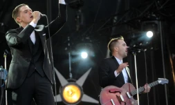 La pop teintée de soul music du groupe Her était notamment au programme de cette première journée des Vieilles Charrues, à Carhaix (ouest de la France)