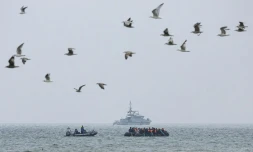Une embarcation de migrants tentant de traverser la Manche, en août 2025