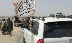 Drapeau taliban près d'un poste frontière entre l'Afghanistan et le Pakistan que les talibans assurent avoir pris le contrôle 