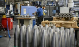 Un atelier de fabrication de munitions pour canons français Caesar aux Forges de Tarbes, dans les Hautes-Pyrénées, le 17 mars 2025