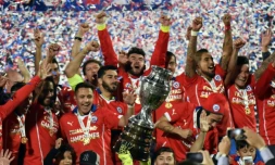 L'équipe du Chili en liesse aprÚs avoir remporté la Copa America en finale face à l'Argentine, le 4 juillet 2015 à Santiago