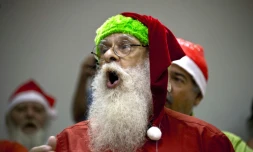 Un élève de l'école de Père Noël de Rio de Janeiro (Brésil), le 27 octobre 2015