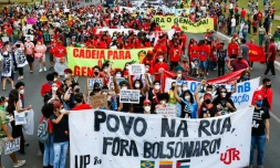 Des manifestants réclament la destitution du président d'extrême-droite Jair Bolsonaro, à Brasilia le 2 octobre 2021