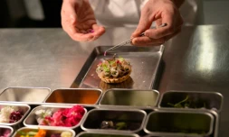 Dans les cuisines du restaurant Pineapple and Pearls, le 21 septembre 2016 à Washington