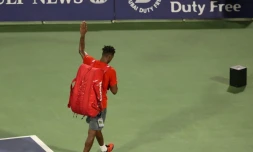 Gaël Monfils dépité après sa défaite en demi-finales du tournoi de Dubaï face au Grec Stefanos Tsitsipas, le 1er mars 2019