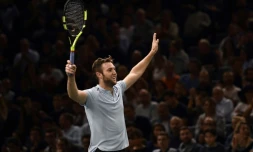 L'Américain Jack Sock bras levés après sa victoire face au Français  Julien Benneteau au Masters 1000 de Paris-Bercy , le 4 novembre 2017
