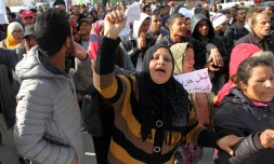 Des manifestants en colère défilent le 21 janvier 2016 à Siliana