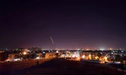 Photo fournie par l'agence officielle syrienne Sana le 15 septembre 2018 présentant selon elle la DCA syrienne ripostant à des tirs israéliens visant Damas