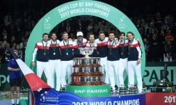 L'équipe de France célèbre sa victoire en finale de la Coupe Davis contre la Belgique le 26 novembre 2017 à Villeneuve d'Ascq, près de Lille