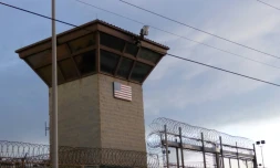 La porte principale de la prison militaire de Guantanamo, Ă Cuba, le 16 octobre 2018
