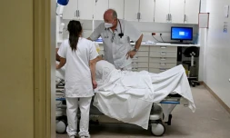 Aux urgences de l'hopital de Draguignan, en France, le 11 janvier 2022