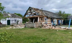 Une maison détruite dans des combats avec un groupe de combattants venus d'Ukraine dans la région frontalière russe de Belgorod. Photo mise en ligne le 23 mai 2023 par le gouverneur de la région.
