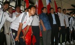 Mardi 1er juin 2010 - Arrivée de l'équipe de Chine de football à l'aéroport Roland-Garros de Saint-Denis (Photo MT)