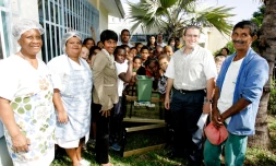 Mardi 1er juin 2010 - Composteur dans les écoles de Saint-Denis en présence d'Ericka Bareigts, présidente de la Cinor et Gérard Françoise, élu délégué de Ste Clotilde (Photo : DR)