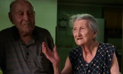 Antonio Vassallo, 100 ans et son épouse Amina Fedollo, 93 dans leur maison à Acciaroli, dans le sud de l'Italie, le 23 août 2016