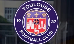 Rachat de Toulouse lundi, appétits affichés pour Marseille... De riches hommes d'affaires et des fonds d'investissements étrangers choisissent de miser sur des clubs français, attirés par un prix "moins cher qu'ailleurs" dans le football européen, des droits TV en hausse et une formation reconnue