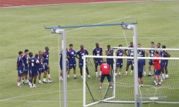Jeudi 3 juin 2010: Entraînement à huis clos de l'équipe de France sur le stade de Petite-Ile