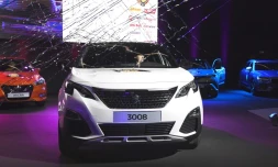 La peugeot 3008, ici le 6 mars 2017 au salon de l'automobile de Genève, a été désignée voiture européenne de l'année