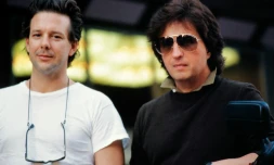 Michaël Cimino (d) et l'acteur Mickey Rourke après la présentation de "L'année du dragon", le 10 octobre 1985 à Nice