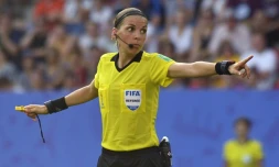 L'arbitre française Stéphanie Frappart lors du quart de finale du Mondial féminin entre l'Allemagne et la SuÚde, à Rennes, le 29 juin 2019