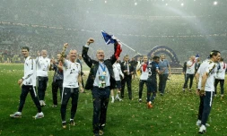 Tour d'honneur du sélectionneur Didier Deschamps et les Bleus à l'issue de leur sacre mondial devant la Croatie à Moscou, le 15 juillet 2018 