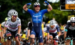 La joie du Britannique Mark Cavendish, vainqueur de la 4e étape du Tour de France, disputée entre Redon et Fougères, le 29 juin 2021