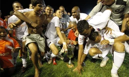 Foot - Stade Jean Ivoula à Saint-Denis - Match de gala entre la sélection de La Réunion et les Kréopolitains (joueurs réunionnais évoluant à l'extérieur)
